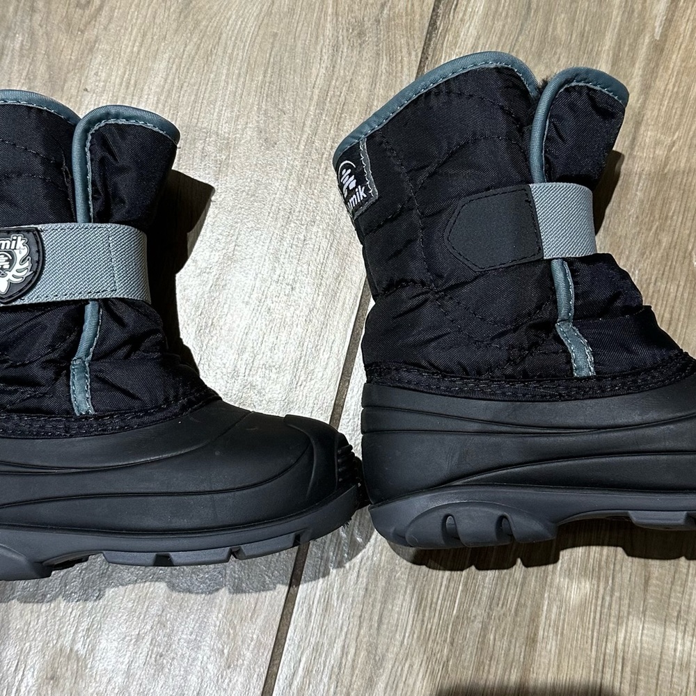 Kamik little kids snow boots size 10